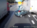 Terrible crash d'une automobiliste sur l'autoroute E40 en Belgique