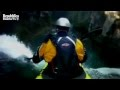 Jesse Coombs fait une chute de 30m en kayak dans une cascade