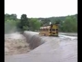 Un bus peut-il traverser une rivière en crue ?