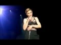 Madonna montre un sein en concert