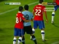 Foot : Coup de poing de Luis Suarez sur un défenseur chilien