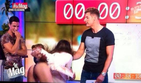 fesses de capucine anav en direct fesses de capucine anav en direct