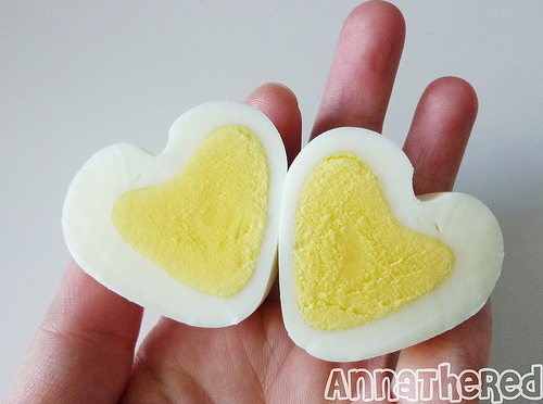 Oeufs durs en forme de coeur Oeufs durs en forme de coeur